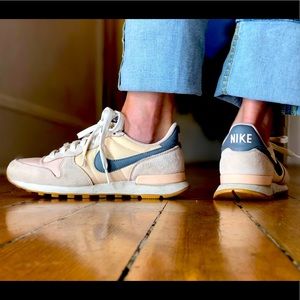 🌸Nike Women’s Pink and Grey trainers 🌸